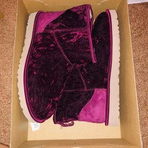 Classic mini velvet Ugg’s size 10